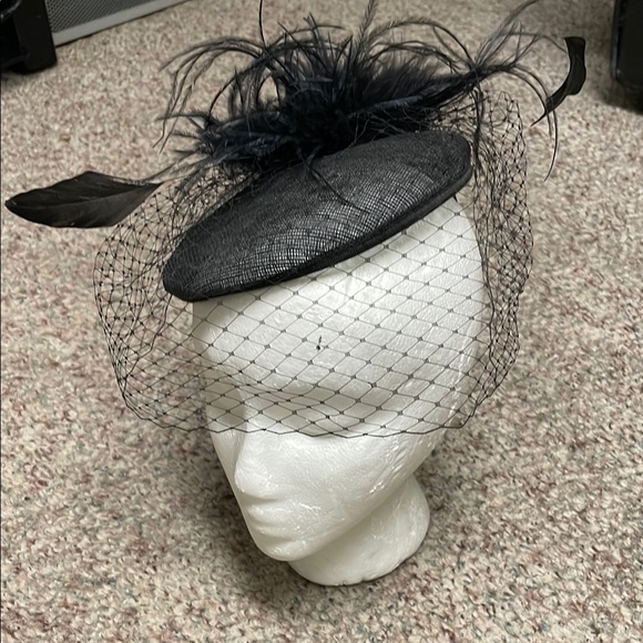 Vintage Accessories - Vintage 40s/50s Black Fascinator with ostrich feather and mesh Veil